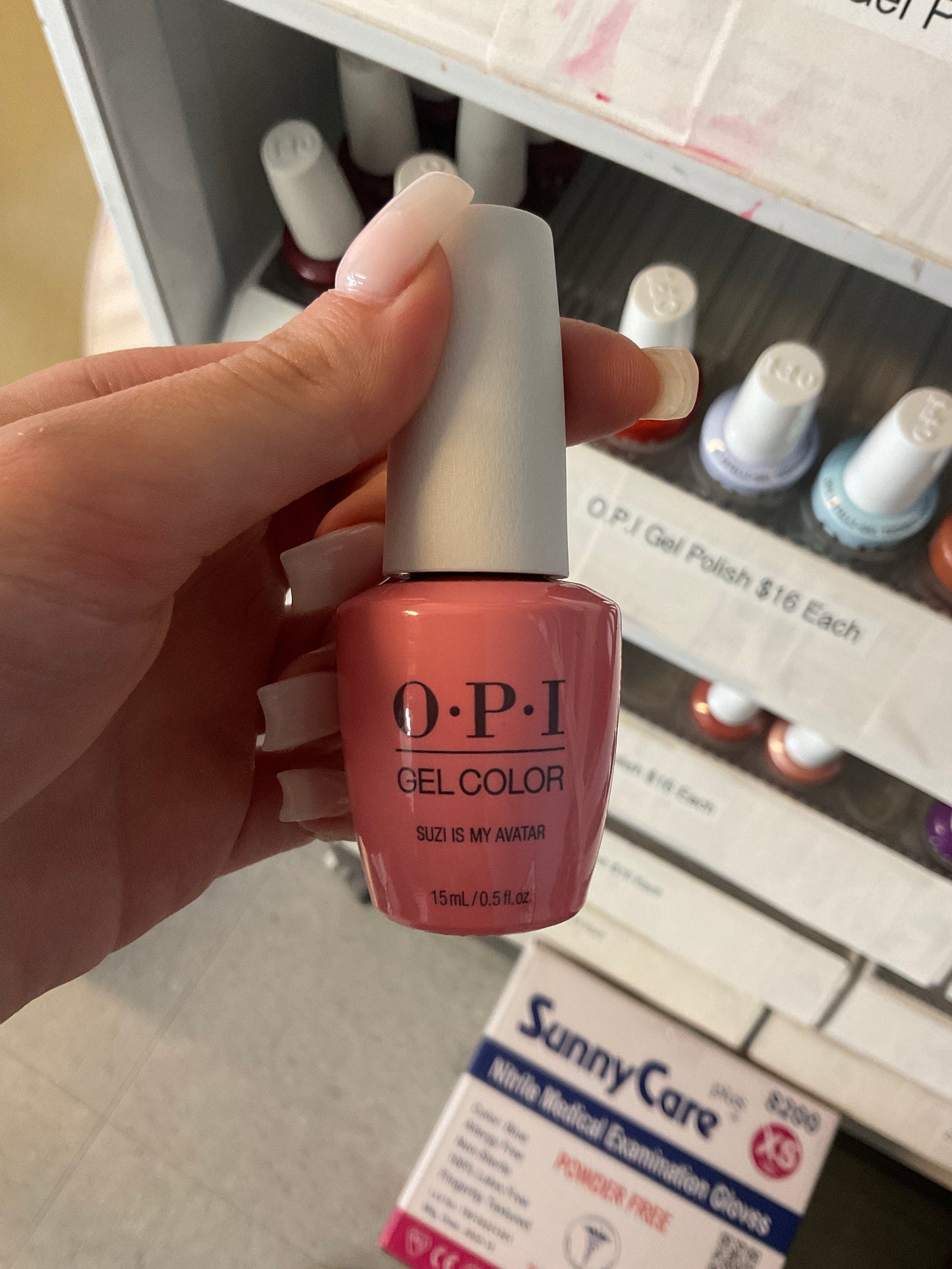 OPI Suzi is my avatar D53 Gel